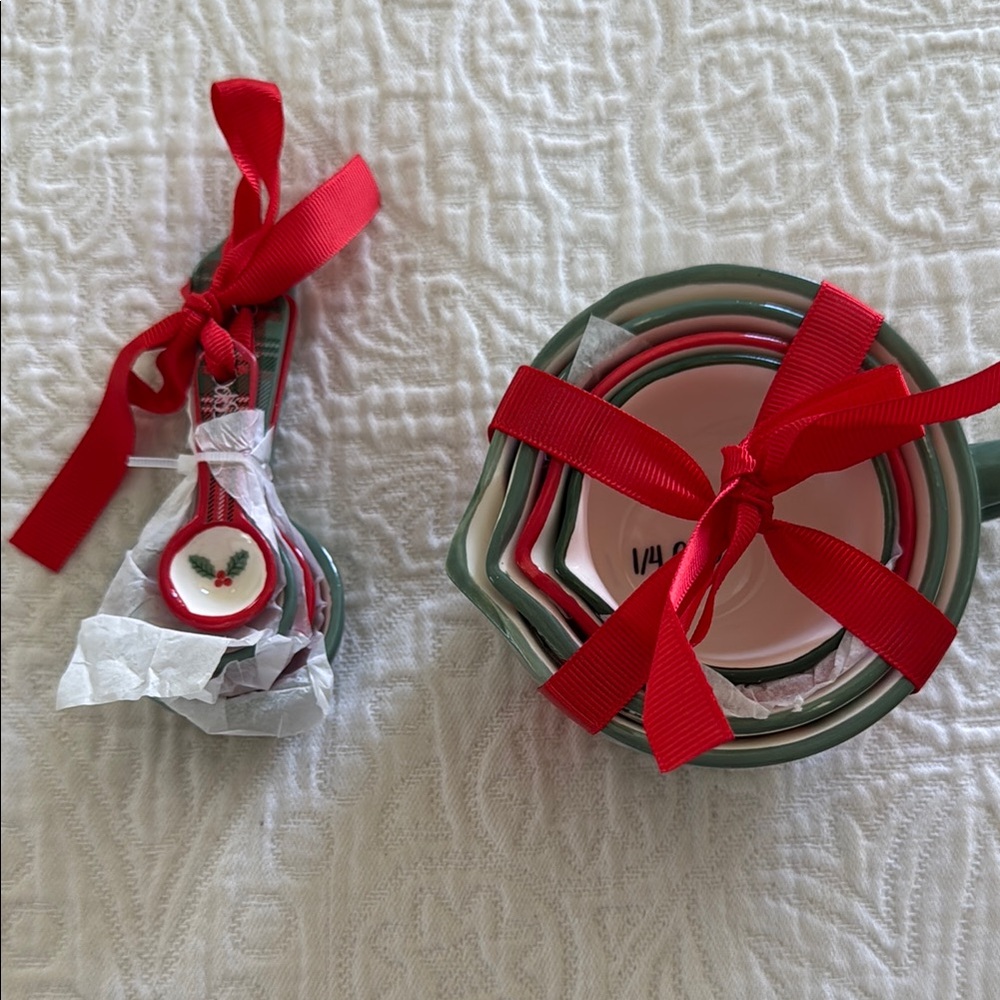 Festive Christmas Measuring Cups and Spoons with Red Bows🎄🍪💚❤️